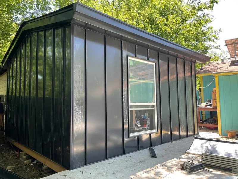 Black standing seam metal wall panels for Roof Inspection in Breitung